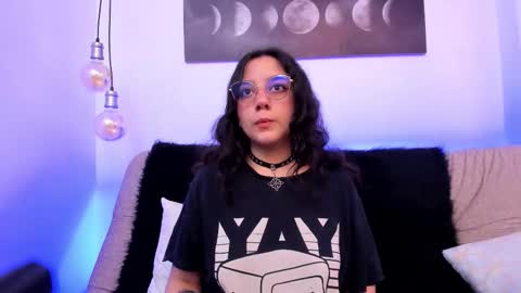 Chloe online show from March 4, 2026, 12:11 pm