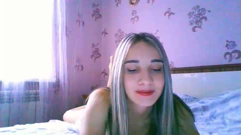 chloe_patek online show from December 20, 2025, 11:39 am
