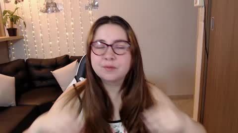 chloe_prg online show from February 5, 2025, 1:22 pm