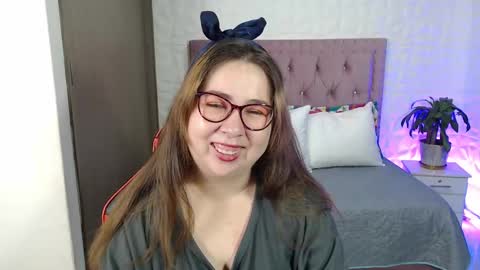 chloe_prg online show from February 22, 2025, 12:51 pm