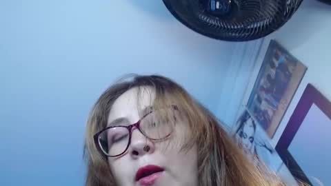 chloe_prg online show from March 7, 2025, 1:07 pm