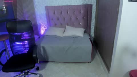 chloe_prg online show from July 24, 2026, 5:05 am