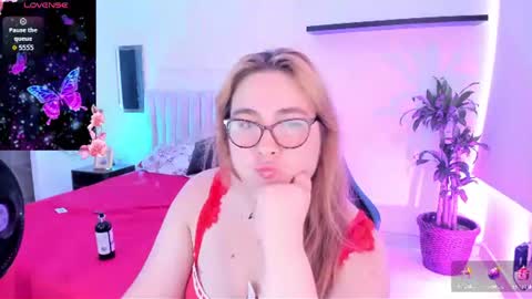 chloe_prg online show from July 28, 2026, 9:47 pm