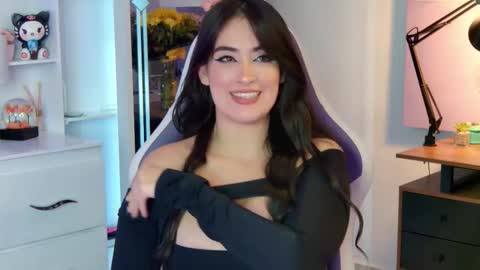 Snapshot of chloe_rem chatting on September 21, 2025, 5:25 pm . online show from September 21, 2025, 5:25 pm