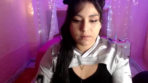 chloe_smith5 online show from September 17, 2025, 1:57 pm