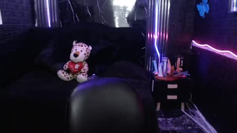 chloe_smith5 online show from April 22, 2026, 2:40 pm