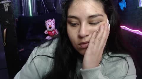 chloe_smith5 online show from April 28, 2026, 1:05 pm