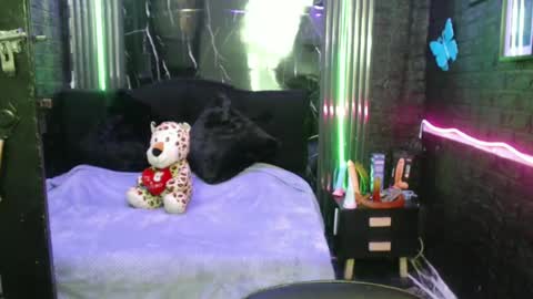 Snapshot of chloe_smith5 chatting on May 6, 2026, 12:21 pm chloe_smith5 online show from May 6, 2026, 12:21 pm