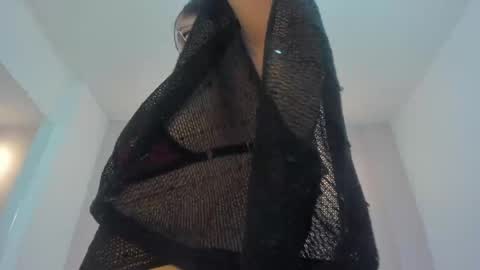 chloe_thomsoon online show from April 23, 2026, 11:42 am