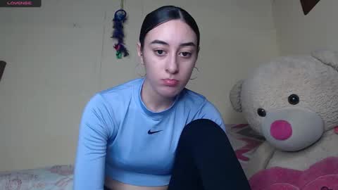 Snapshot of chloe_vahos chatting on January 8, 2025, 8:50 pm Chloe online show from January 8, 2025, 8:50 pm