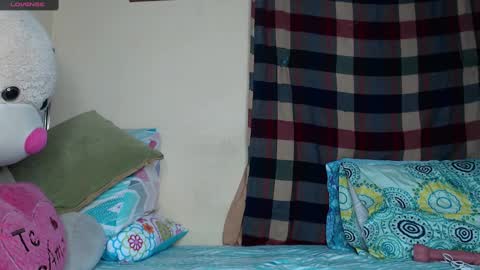 Snapshot of chloe_vahos chatting on January 20, 2025, 6:43 pm Chloe online show from January 20, 2025, 6:43 pm