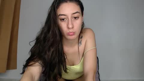 Snapshot of chloe_vahos chatting on October 10, 2025, 12:31 am Chloe online show from October 10, 2025, 12:31 am