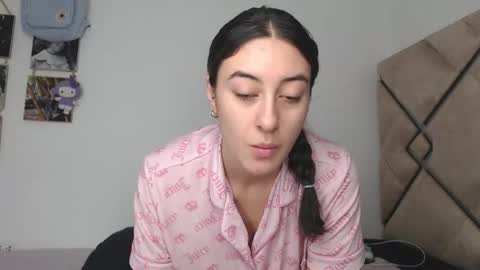 Snapshot of chloe_vahos chatting on October 10, 2025, 1:32 pm Chloe online show from October 10, 2025, 1:32 pm