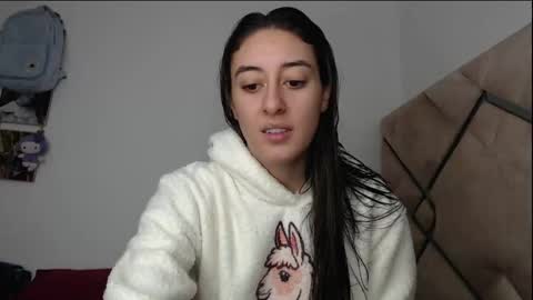 Snapshot of chloe_vahos chatting on January 5, 2026, 7:39 pm Chloe online show from January 5, 2026, 7:39 pm