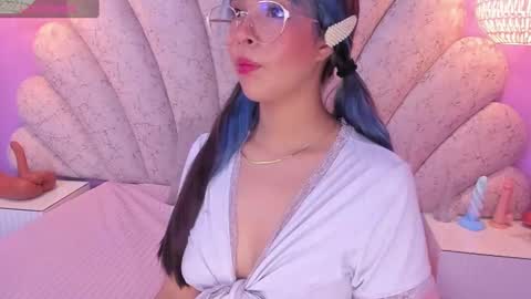 Snapshot of chloe_watson_ chatting on February 13, 2025, 7:31 pm online show from February 13, 2025, 7:31 pm