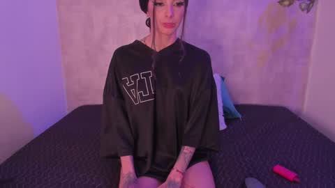 Snapshot of chloeaddamss chatting on January 30, 2025, 8:11 am 3 online show from January 30, 2025, 8:11 am