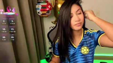 Snapshot of chloebum_ chatting on June 17, 2026, 11:01 am Chloe online show from June 17, 2026, 11:01 am