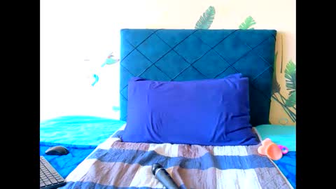 Chloe Chrome online show from October 11, 2025, 8:35 am