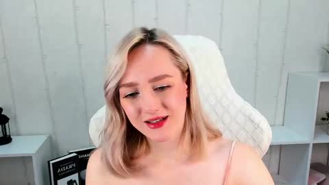 Snapshot of chloedeccker chatting on June 4, 2026, 1:22 am Chloe Deccker online show from June 4, 2026, 1:22 am