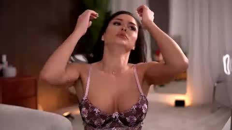 Snapshot of chloedevinex chatting on June 18, 2026, 3:29 am chloedevinex online show from June 18, 2026, 3:29 am