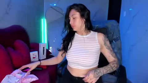 Snapshot of chloee_thompson chatting on September 21, 2025, 3:19 am ChloeeThompson online show from September 21, 2025, 3:19 am