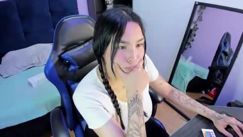 Snapshot of chloee_thompson chatting on October 22, 2025, 12:11 am ChloeeThompson online show from October 22, 2025, 12:11 am