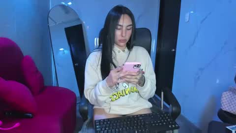 Snapshot of chloee_thompson chatting on November 5, 2025, 3:06 am ChloeeThompson online show from November 5, 2025, 3:06 am