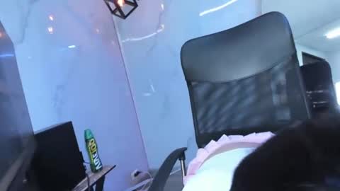 Snapshot of chloee_thompson chatting on November 9, 2025, 3:05 am ChloeeThompson online show from November 9, 2025, 3:05 am