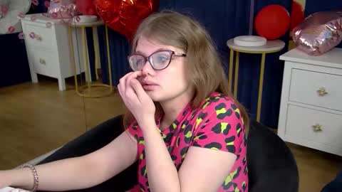 ChloeHalses online show from February 25, 2026, 5:28 am