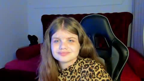 ChloeHalses online show from May 8, 2026, 5:07 pm