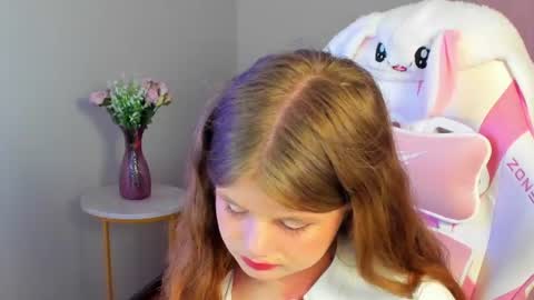 ChloeHalses online show from June 9, 2026, 7:03 pm