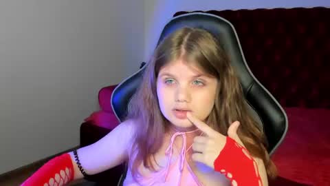 ChloeHalses online show from June 14, 2026, 5:04 pm