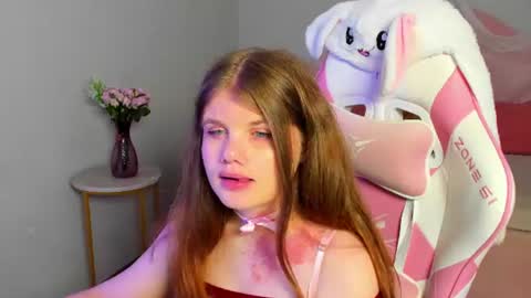 ChloeHalses online show from June 16, 2026, 5:37 pm