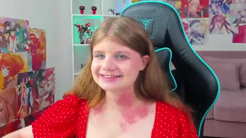 Snapshot of chloehalses chatting on June 29, 2026, 5:02 pm ChloeHalses online show from June 29, 2026, 5:02 pm