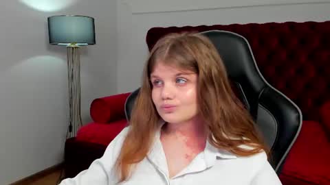 Snapshot of chloehalses chatting on July 9, 2026, 5:28 pm ChloeHalses online show from July 9, 2026, 5:28 pm