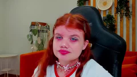Snapshot of chloehalses chatting on August 3, 2026, 9:04 am ChloeHalses online show from August 3, 2026, 9:04 am