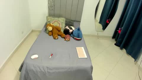 Laura  independent model online show from March 4, 2026, 1:00 am