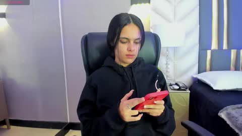  Chloe Harper  online show from February 3, 2026, 11:37 am