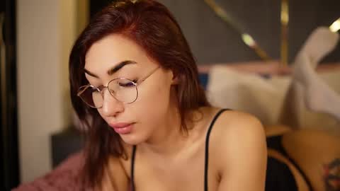 chloemin_ online show from March 11, 2026, 8:42 am