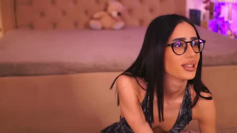 Chlo online show from March 18, 2026, 4:26 am