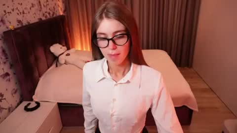 Chloe online show from July 9, 2026, 7:29 pm