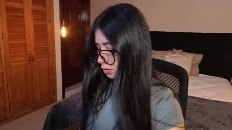 ChloeTurner  online show from April 27, 2026, 12:36 pm