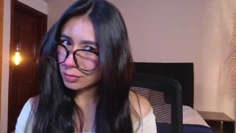 ChloeTurner  online show from May 1, 2026, 12:32 pm
