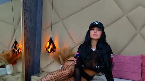 Snapshot of chloevee chatting on October 3, 2025, 6:10 am Chloe Vee online show from October 3, 2025, 6:10 am