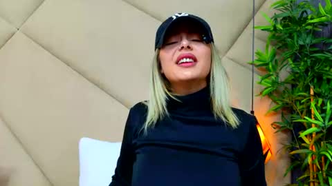 Chloe Vee online show from June 12, 2026, 5:17 am