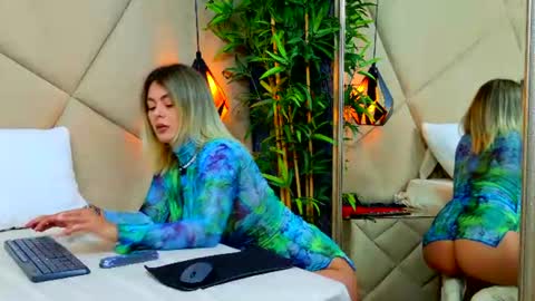 Chloe Vee online show from June 23, 2026, 5:16 am