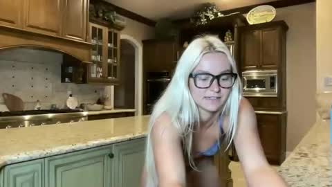 Chloe Babe online show from April 29, 2026, 7:12 am