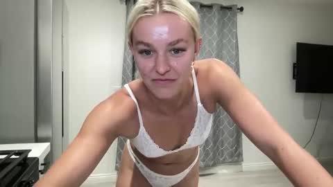 Snapshot of chloexbabe chatting on May 20, 2026, 5:35 am Chloe Babe online show from May 20, 2026, 5:35 am