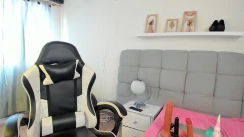 chlooe_zoe online show from March 25, 2026, 7:53 pm