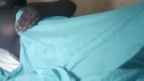 Snapshot of choclate_goddess chatting on December 3, 2025, 6:10 am Paula online show from December 3, 2025, 6:10 am